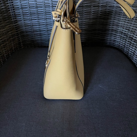 Yellow MK Michael Kors tote bag - Picture 3 of 8